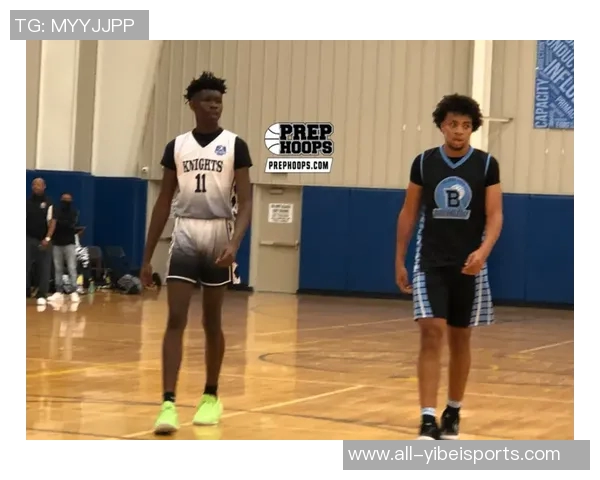 管子煜突破防守连过两人上篮被文班帽封盖精彩瞬间回顾