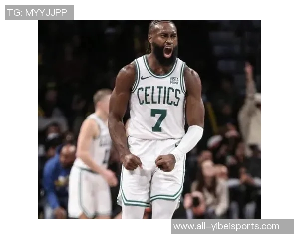 杰伦布朗首节火力全开独得16分但球队仍落后11分苦苦追赶