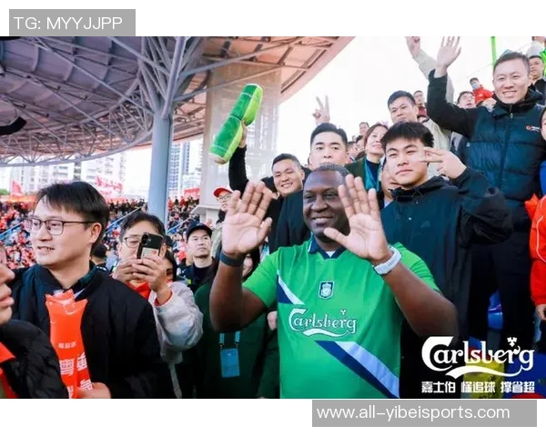 深圳艺品高对决吴川青年利物浦传奇赫斯基亲临广东省超级决赛现场